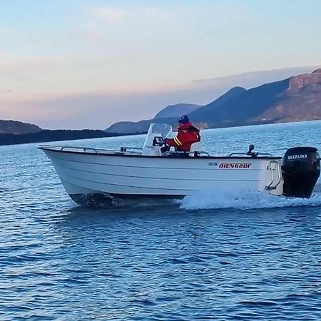 Feriehus Ved Sjoen Tomra Екстериор снимка