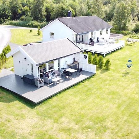Feriehus Ved Sjoen Tomra Екстериор снимка