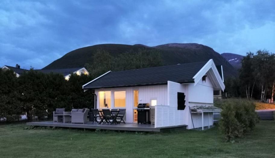 Feriehus Ved Sjoen Tomra Екстериор снимка