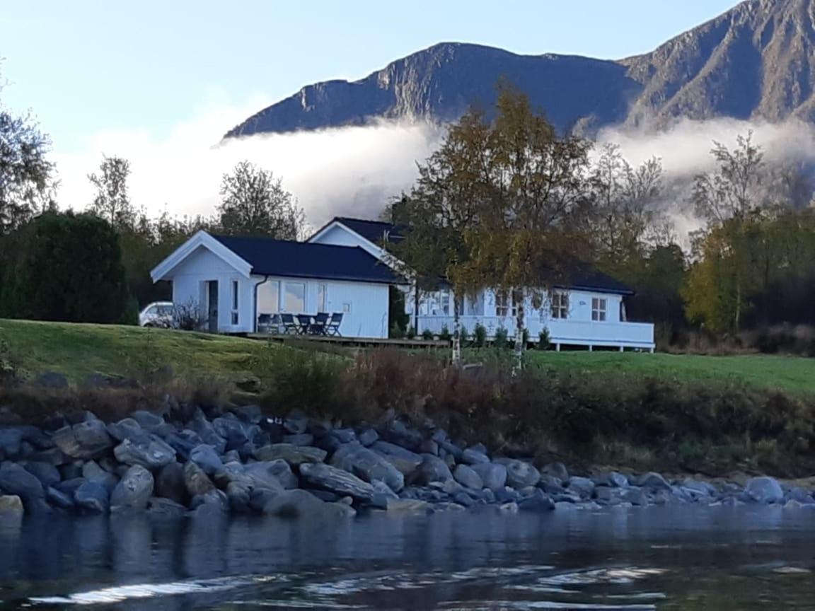 Feriehus Ved Sjoen Tomra Екстериор снимка